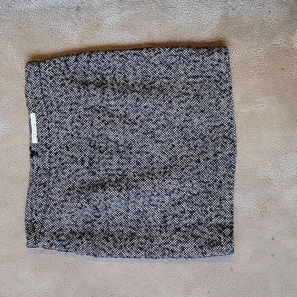 Michael Kors Wool Pencil Skirt Size 8P - Picture 5 of 9